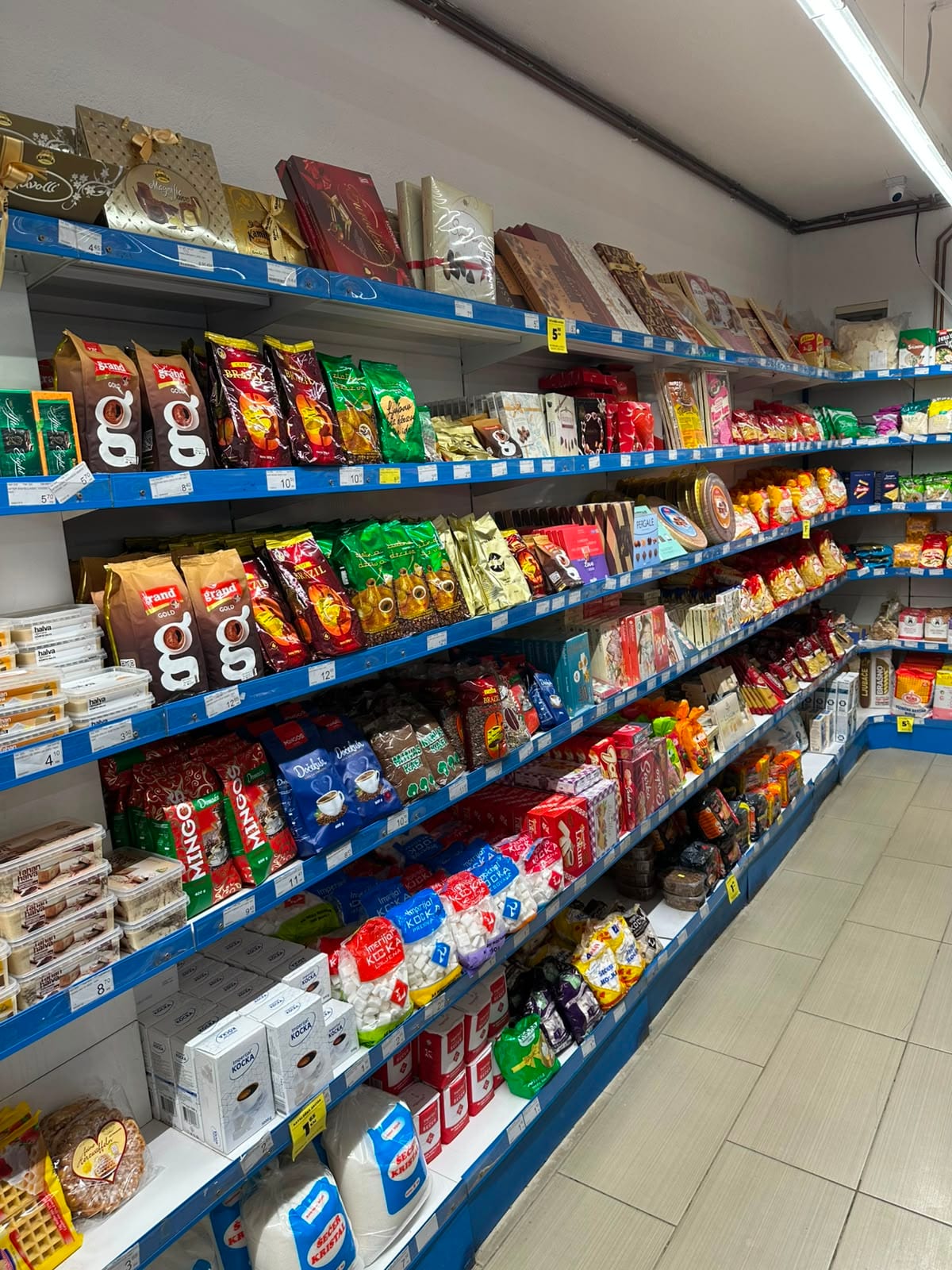 Unutrašnjost Supermarketa AS Dubrave u Dubravama Gornjim