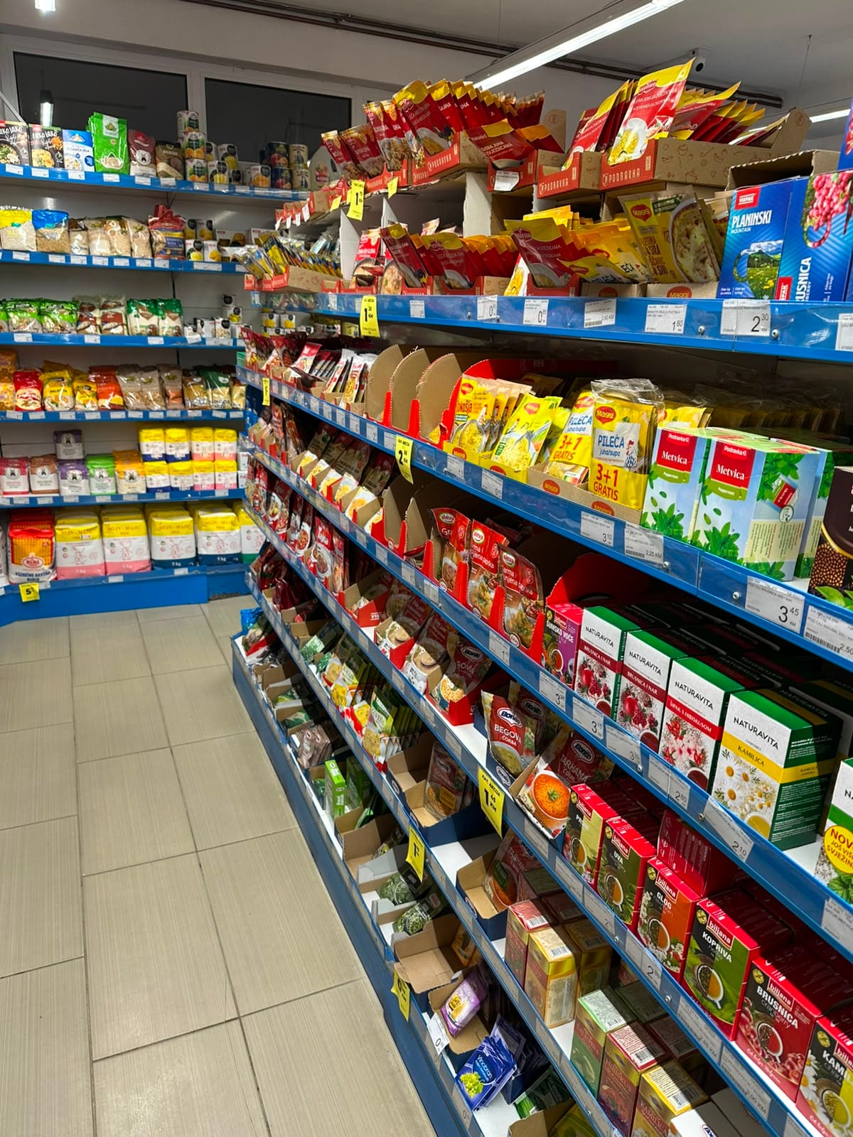 Unutrašnjost Supermarketa AS Dubrave u Dubravama Gornjim